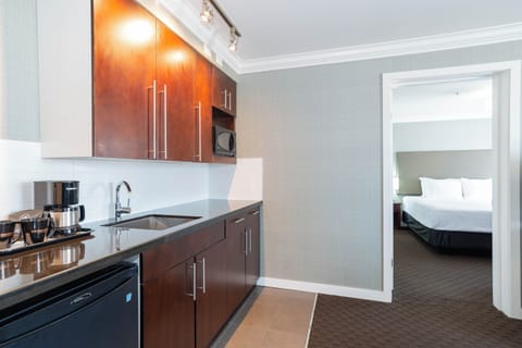 Grand Suite, 1 King Bed with Sofa bed, Kitchenette | Private kitchenette | Coffee/tea maker