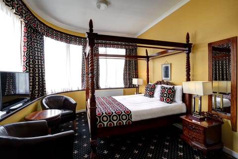 Executive Double Room | In-room safe, desk, iron/ironing board, free WiFi