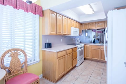 Condo, 2 Bedrooms | Private kitchen | Full-size fridge, microwave, oven, stovetop