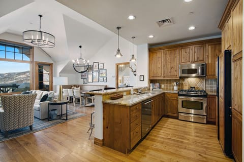 Fully equipped kitchen.