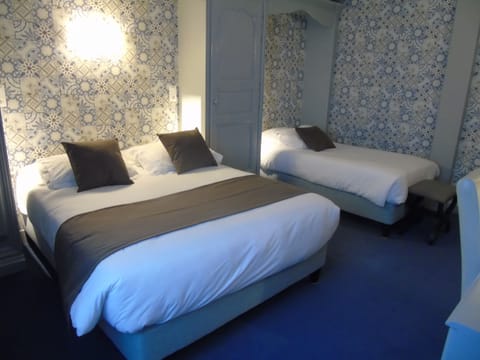 In-room safe, desk, soundproofing, cribs/infant beds