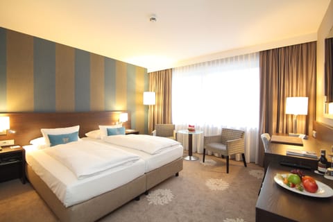 Comfort Room, 1 Double Bed | Hypo-allergenic bedding, minibar, in-room safe, desk