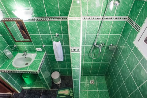 Superior Triple Room, 1 Bedroom | Bathroom | Shower, towels