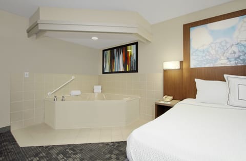 Room, 1 King Bed, Balcony (Whirlpool Spa) | In-room safe, desk, laptop workspace, blackout drapes