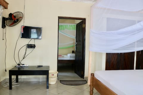 Room, 1 Bedroom, Smoking, Private Pool | 1 bedroom
