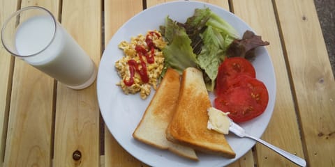 Daily English breakfast (JPY 500 per person)