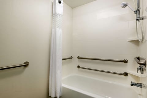 Room, 1 King Bed, Accessible, Bathtub | Bathroom | Towels