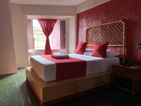 Comfort Double Room Single Use | Premium bedding, pillowtop beds, free WiFi, bed sheets