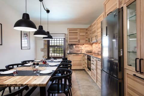 An aspect of the amazing kitchen and dinning area.