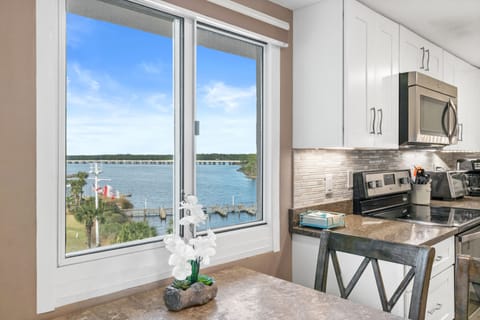 Condo, 3 Bedrooms, Balcony, Ocean View (A-303) | Dining room