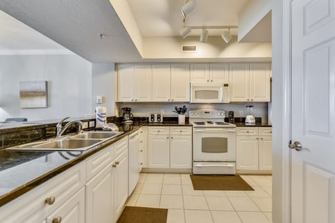 Condo, 2 Bedrooms, Balcony, Ocean View (525) | Private kitchen | Coffee/tea maker, dining tables