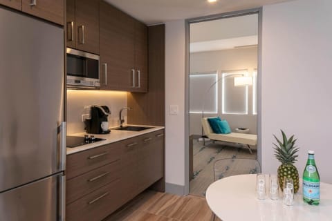 Room (NEW PROPERTY walking distance to Cruz) | Exterior