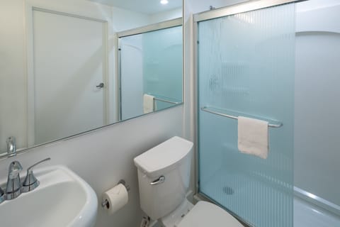 Deluxe Balcony Room 1 King Bed | Bathroom | Shower, rainfall showerhead, hair dryer, towels