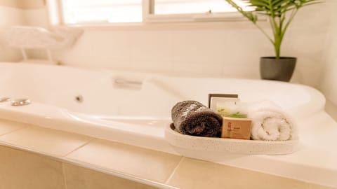 Family Villa | Jetted tub