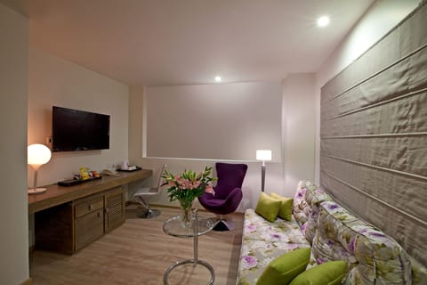 Suite | Living area | 40-inch LCD TV with digital channels, TV