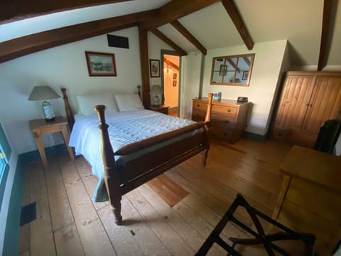 Cottage | Free WiFi, bed sheets
