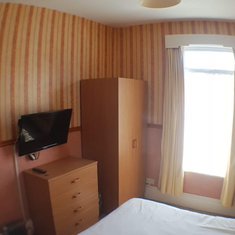 Apartment | 2 bedrooms, iron/ironing board, free WiFi, bed sheets