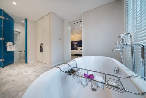 Suite, City View | Bathroom | Free toiletries, hair dryer, bathrobes, slippers