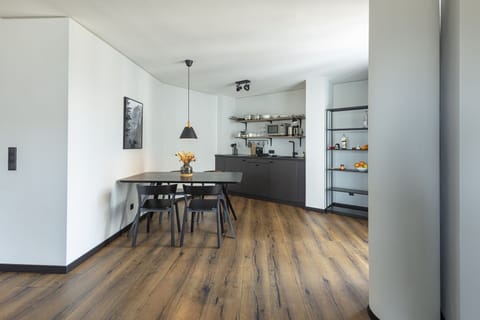 Family Apartment (BlackF XL) | Private kitchen | Full-size fridge, microwave, stovetop, espresso maker