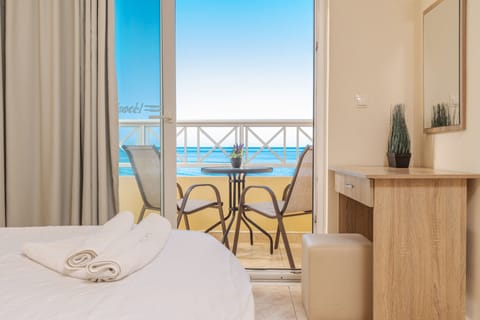 Superior Double Room, Sea View | Individually decorated, individually furnished, desk, laptop workspace