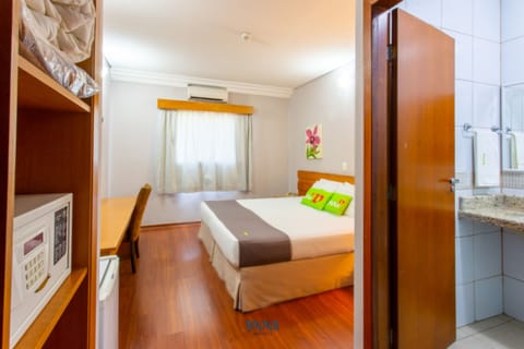 Deluxe Double Room | Minibar, desk, bed sheets