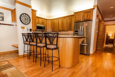 Condo, 3 Bedrooms | Private kitchen | Microwave, oven, stovetop, dishwasher