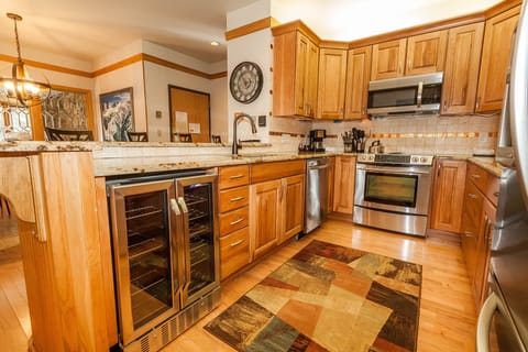 Condo, 3 Bedrooms | Private kitchen | Microwave, oven, stovetop, dishwasher