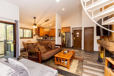 Condo, 2 Bedrooms | Living room