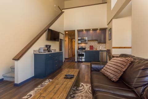 Apartment (2 Bedrooms) | Living room | TV