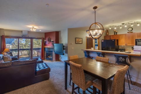 Condo, 2 Bedrooms | Living room