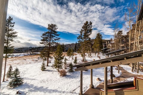 Condo, 2 Bedrooms | Property grounds