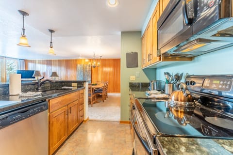 Condo, 2 Bedrooms | Private kitchen | Oven