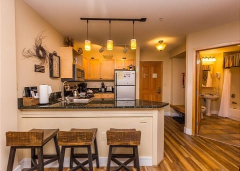 Condo, 2 Bedrooms | Private kitchen | Oven, cookware/dishes/utensils