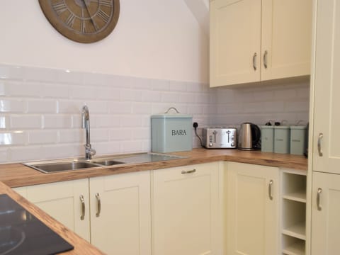 Kitchen | 2 Cilwendeg Lodge, Newchapel, near Boncath