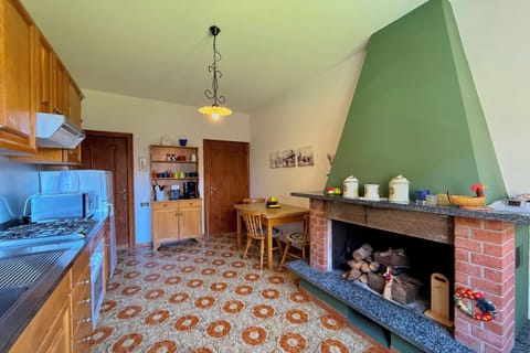 Family Apartment, 3 Bedrooms, 2 Bathrooms, Mountainside (Isola Vista - Terrazzo) | Private kitchen | Fridge, microwave, oven, stovetop