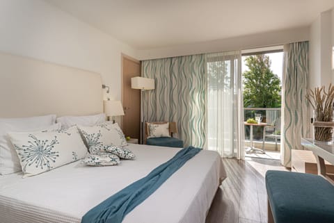 Deluxe Double Room, Pool View | Individually decorated, individually furnished, free WiFi, bed sheets