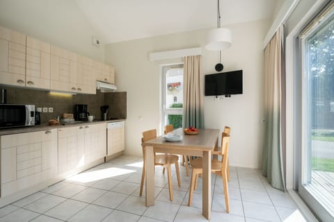 House 4 people - 1 bedroom - Terrace | Private kitchenette | Fridge, microwave, stovetop, dishwasher