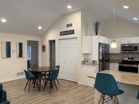 Additional seating for two at the breakfast bar