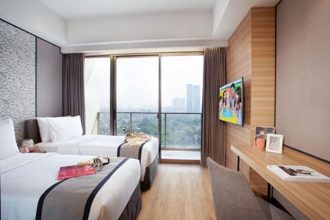 Executive Studio, 2 Twin Beds | Premium bedding, in-room safe, desk, laptop workspace