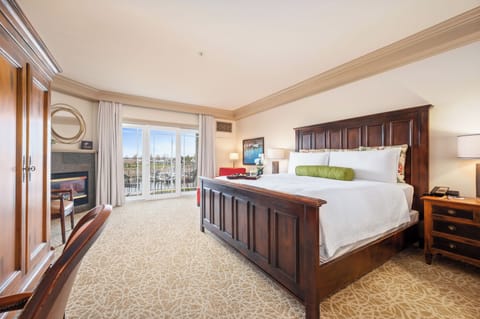 Room, 1 King Bed, Bay View | Premium bedding, down comforters, pillowtop beds, minibar