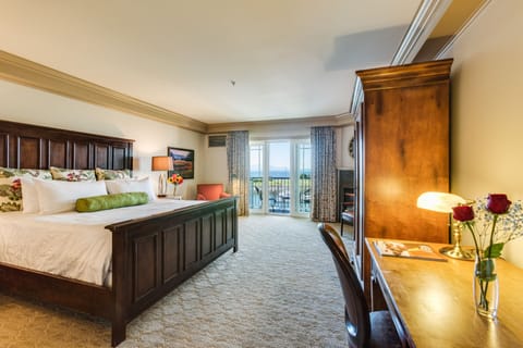 Room, 1 King Bed, Bay View | Premium bedding, down comforters, pillowtop beds, minibar