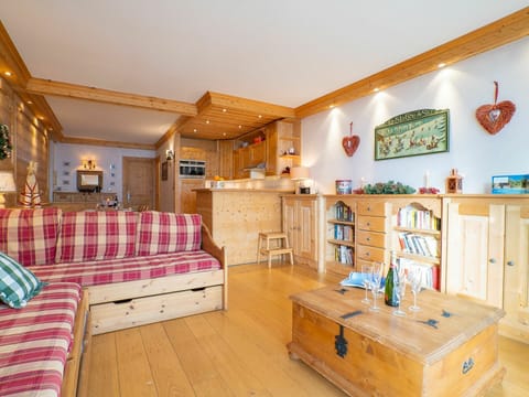 Furniture, Property, Cabinetry, Countertop, Building, Wood, Lighting, Interior Design, Drawer, Table