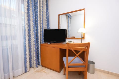 Minibar, in-room safe, desk, laptop workspace