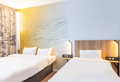 Triple Room | Desk, soundproofing, iron/ironing board, free cribs/infant beds