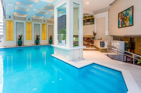 Indoor pool, sun loungers