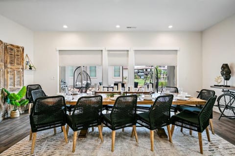 Dining table - slider doors open up to additional outdoor seating