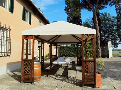 Canopy, Pavilion, Property, Shade, Building, Furniture, Pergola, Gazebo, Table, Roof
