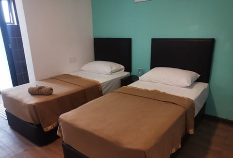 Standard Double Single Room | Free WiFi, bed sheets