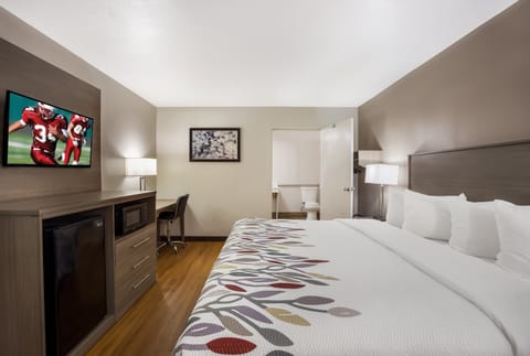 Deluxe Room, 1 King Bed, Accessible (Roll-In Shower, Smoke Free) | Desk, laptop workspace, blackout drapes, free WiFi