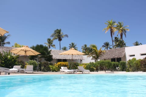 4 outdoor pools, pool umbrellas, sun loungers